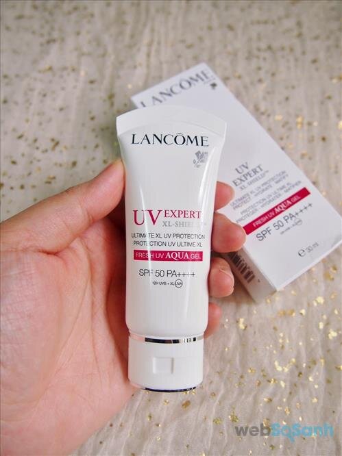 Thiết kế bao bì của kem chống nắng Lancome Expert XL khá đẹp mắt và tinh tế 