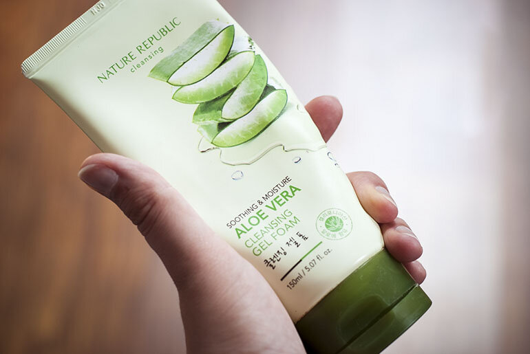 Sữa rửa mặt dành cho da nhạy cảm Nature Republic với tinh chất từ lá trà xanh giúp chăm sóc và bảo vệ làn da bạn hiệu quả từ sâu bên trong