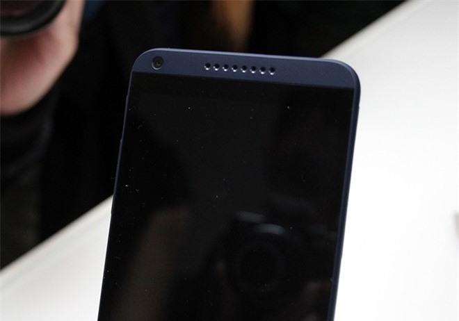 Cận cảnh HTC Desire 816, phablet iPhone 5c của HTC: Máy gọn, đẹp, camera trước 