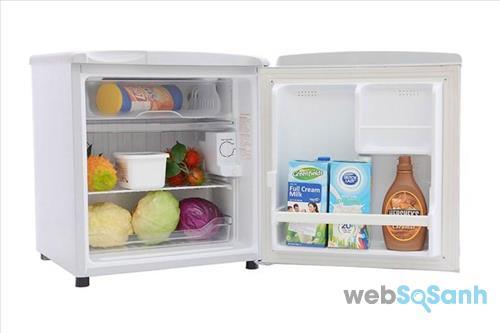 Tủ lạnh mini dung tích 50 lít có thể đáp ứng tốt nhu cầu của những người độc thân