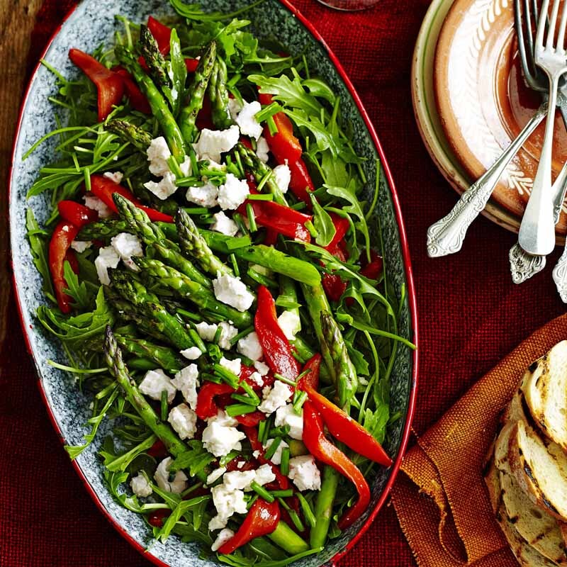 Salad măng tây là món ăn thích hợp trong các bữa ăn