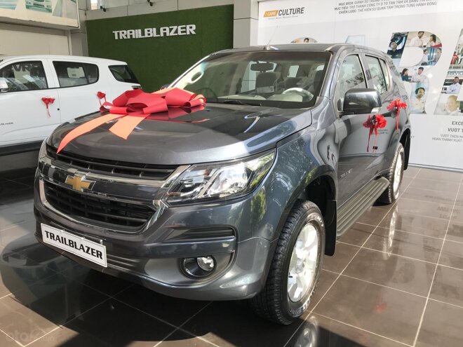 Chevrolet Trailblazer màu xám