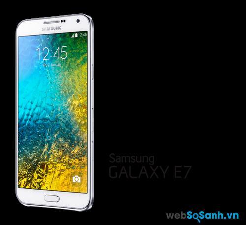 Galaxy E7 sở hữu màn hình lớn 5.5 inch nhưng không có kính cường lực bảo vệ