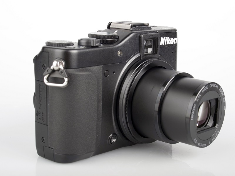 Máy ảnh Nikon gọn nhẹ với khả năng lấy nét tốt 