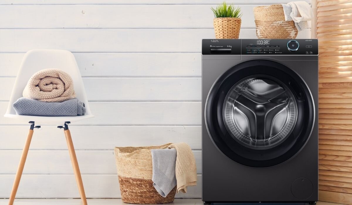 Máy giặt Aqua Inverter 9kg AQD-D900FS sở hữu gam màu bạc sang trọng