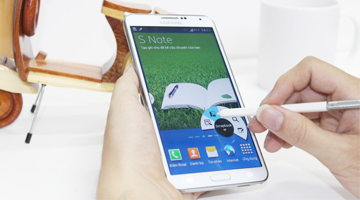 Galaxy Note III với cây viết S-Pen