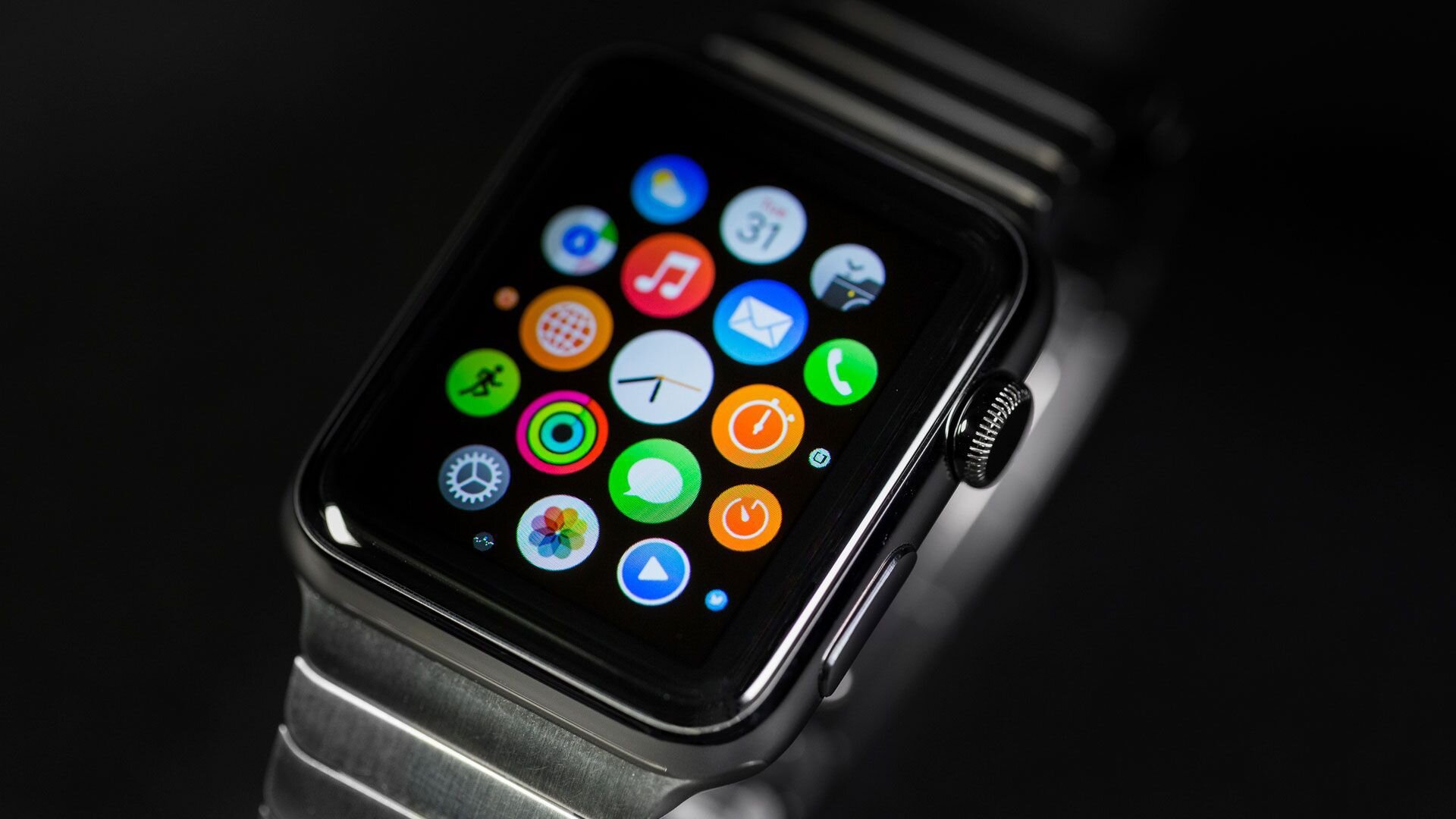Smartwatch là một sản phẩm công nghệ đang được ưa chuộng hiện nay. Với khả năng kết nối internet và tính năng đa dạng như đọc tin nhắn, theo dõi sức khỏe, điều khiển nhạc,... Smartwatch sẽ giúp bạn thêm tiện lợi trong mọi hoạt động trong ngày. Hãy xem ảnh liên quan để khám phá thế giới của Smartwatch.