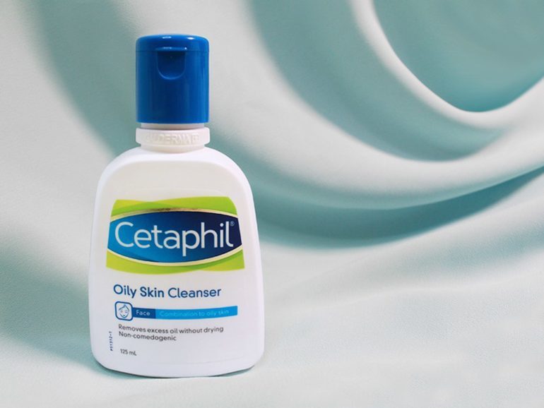 Sữa rửa mặt Cetaphil cho da dầu Oily Skin Cleanser - Giá tham khảo: 285.000 vnđ/ chai 235ml và 430.000 vnđ/ chai 500ml