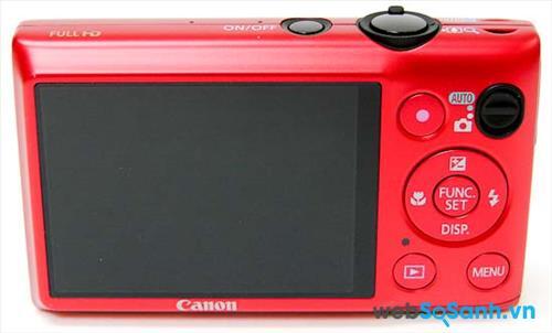 Mặt sau của máy ảnh như thường lệ vẫn là nơi đặt màn hình, Canon IXUS 220 HS sở hữu màn hình PureColor II G TFT LCD kích thước 2.7 inch
