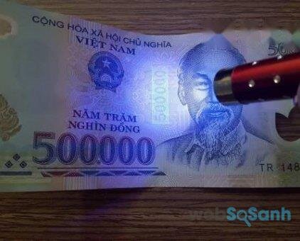 đèn pin soi tiền giả