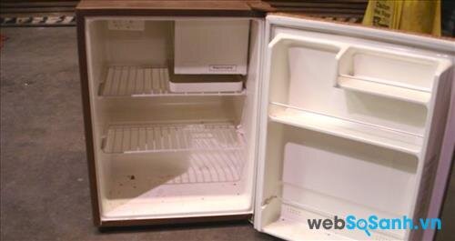 Vỏ tủ lạnh mini kém chất lượng có thể là nguyên nhân khiến tủ lạnh bị rò rỉ điện