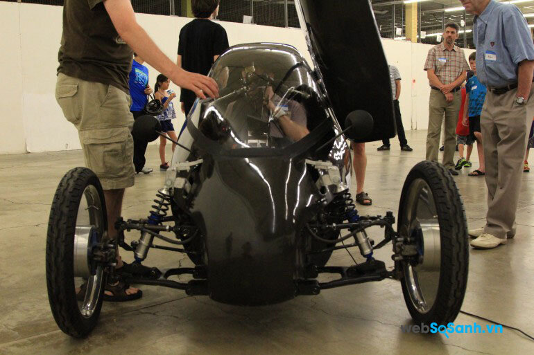 Hệ thống giảm sóc lò xo của xe máy được lắp ở cả 3 bánh của Raht Racer