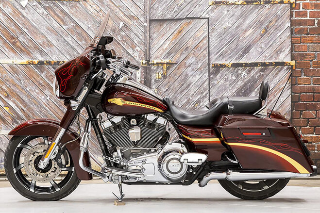 Mẫu xe Harley-Davidson CVO Street Glide 2010