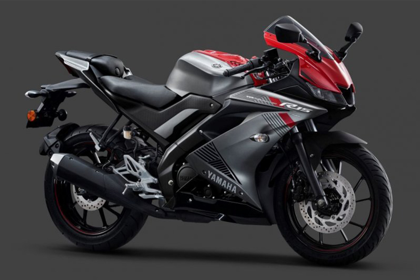 Nếu thích mô tô thể thao cỡ nhỏ, hãy chọn Honda CBR150R hoặc Yamaha R15