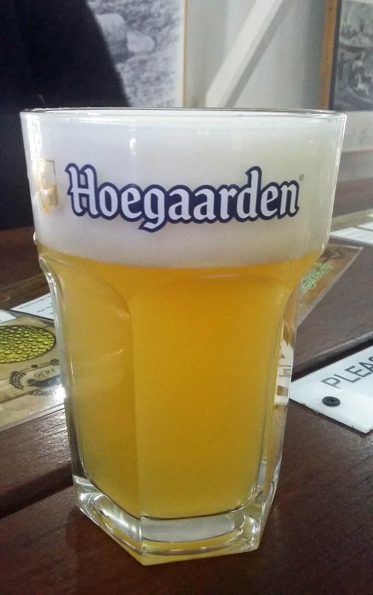 Bia Hoegaarden sẽ có trải nghiệm nếm thử tốt nhất khi uống bằng ly Hoegaarden