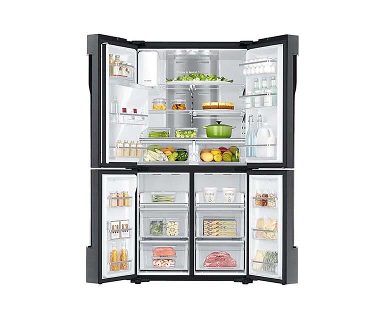 Tủ lạnh Samsung mẫu 4 cánh có không gian lưu trữ thực phẩm, đồ uống rất lớn