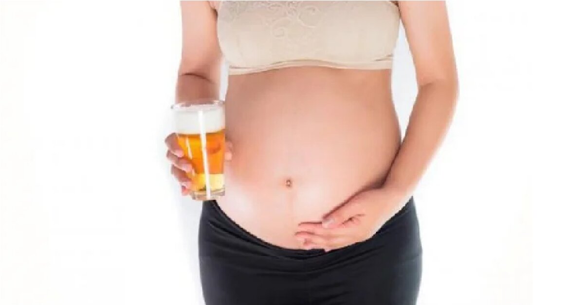 Phụ nữ có thai và cho con bú có nên uống bia không cồn không?