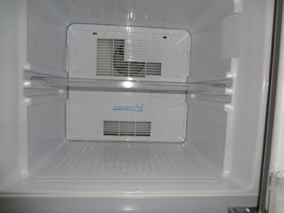Quạt tủ lạnh nằm ở ngăn đá