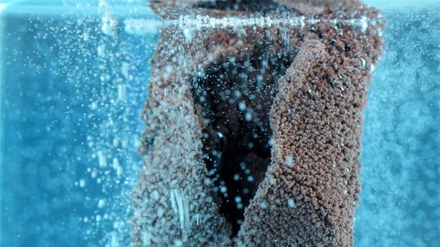 Zinc reacting with copper sulphate solution and sulfuric acid. The reaction with copper sulfate forms copper (reddish brown), while the reaction with sulfuric acid forms hydrogen bubbles. (Photo by Yan Liang/Caters News)