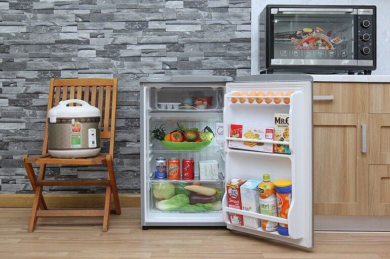 Tủ lạnh mini rất diện dụng cho các căn phòng có diện tích vừa và nhỏ