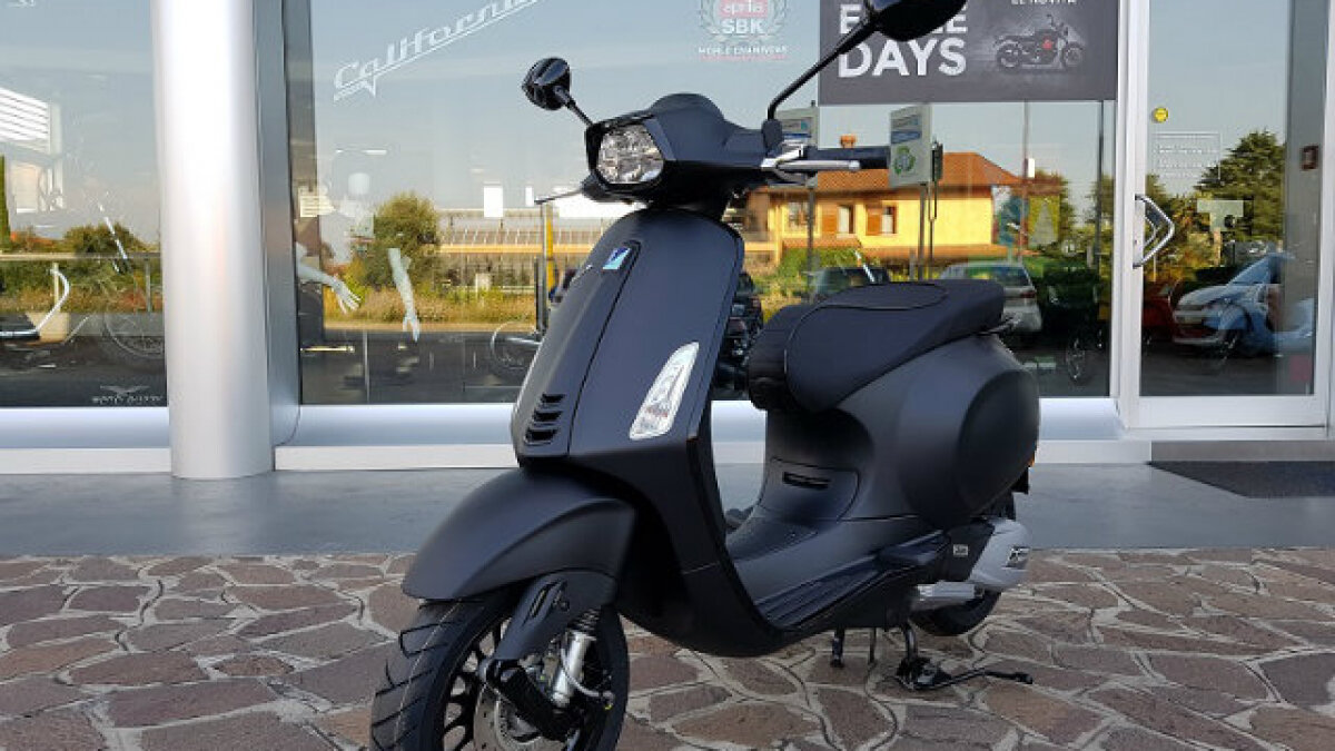 Xe Vespa Sprint Carbon hợp người mệnh Mộc