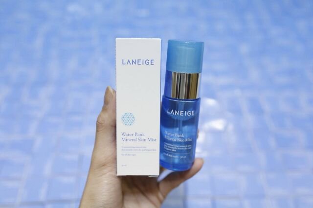 xịt khoáng dưỡng ẩm laneige