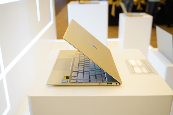 Laptop mỏng nhẹ dễ dàng mang đi, di chuyển 