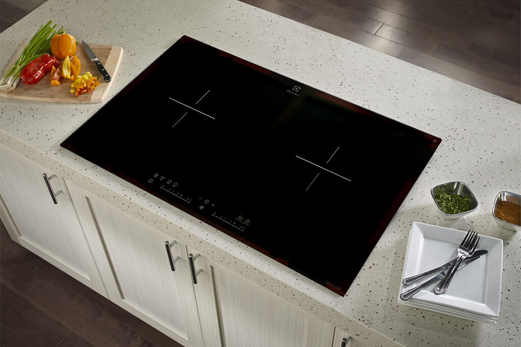 Bếp từ đôi âm Electrolux EHI7280BA với các tính năng hiện đại được tích hợp
