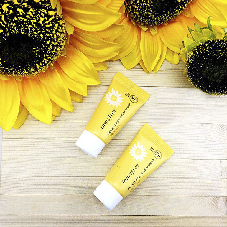 Kem chống nắng vật lý Innisfree Perfect UV Protection Cream Long lasting với tinh chất từ cây hoa hướng dương, giúp tái tạo và làm sáng da khi sử dụng, cùng với đó là hiệu quả chống nắng cực kỳ cao
