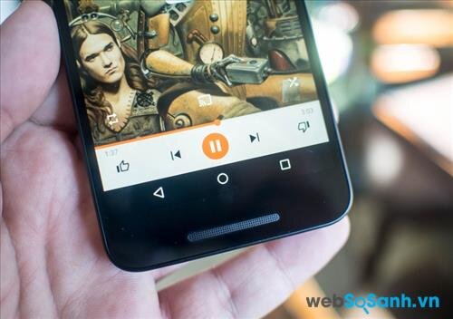 Loa kép ở mặt trước Nexus 5X