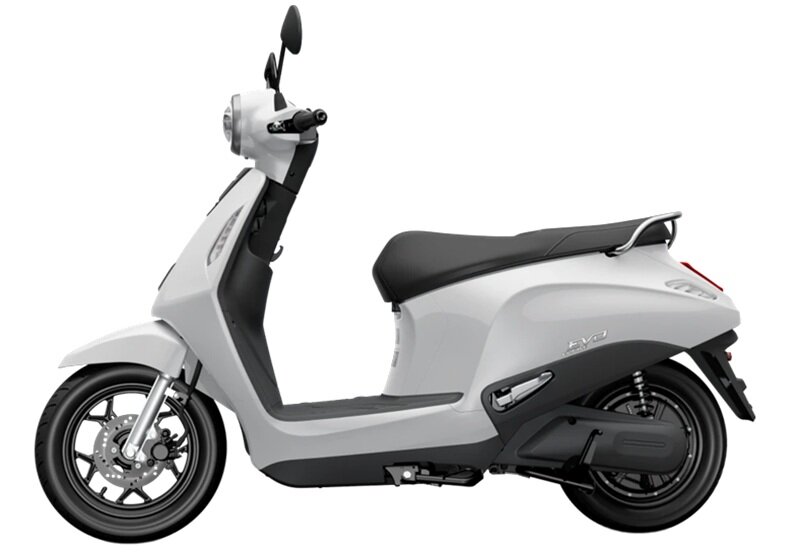 VinFast hạ giá Evo Lite còn 14,28 triệu đồng, đổi pin miễn phí tại trạm