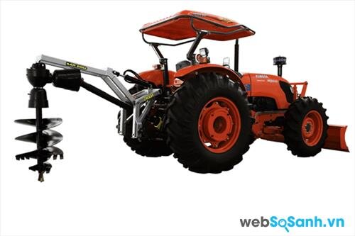 Máy cày Kubota M9540 có khả năng tích hợp mũi khoan để trồng cây cao su