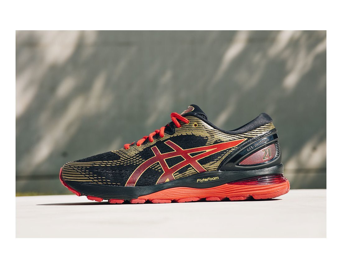 Asics Gel Nimbus 21 սուպեր արտադրանքի մոտիկից