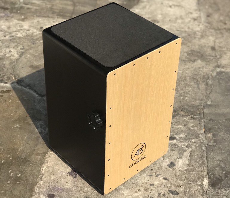 Tính ứng dụng cao của trống Cajon trong tất cả các thể loại nhạc