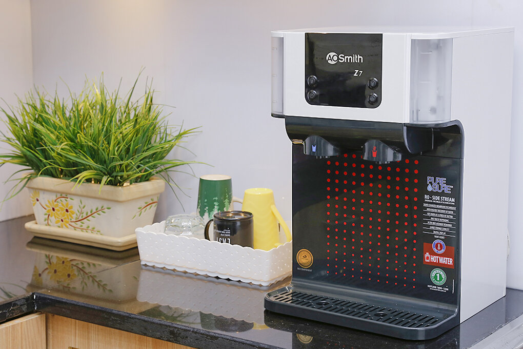 Đèn phản quang của Máy lọc nước Ao Smith Z7 giúp lấy nước vào ban đêm dễ hơn