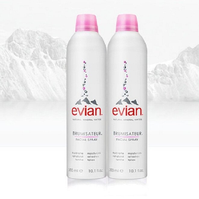 Xịt khoáng evian đến từ Pháp