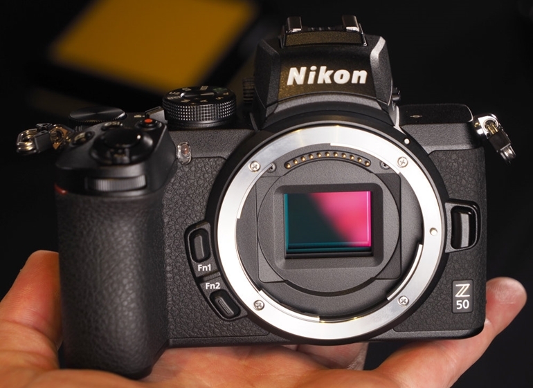 mặt trước máy ảnh Nikon Z50