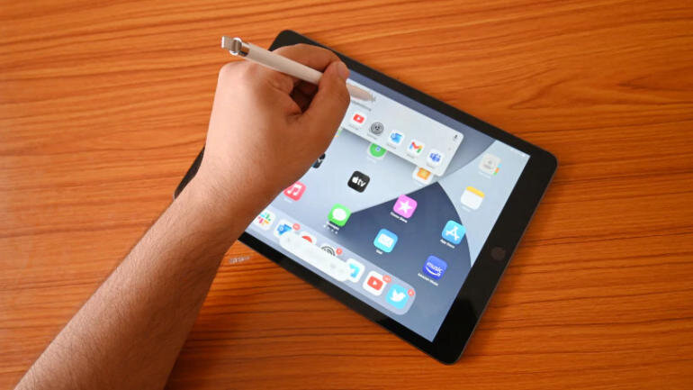 So sánh màn hình của iPad 8 và iPad 9