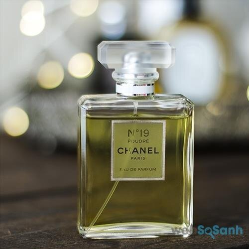 Chai nước hoa Chanel No.19 Poudré Pour Femme mang phong cách cổ điển, nhẹ nhàng đầy quý phái