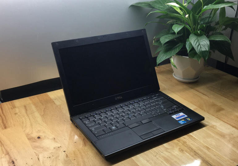 Dell Latitude E4310 là một dòng laptop doanh nhân nên được trang bị đầy đủ các cổng kết nối là một điều cần thiết