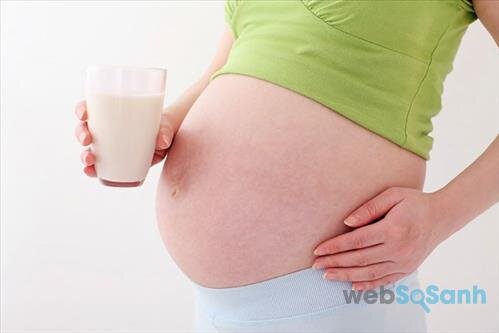 Sữa bột Cô gái Hà Lan Mum dành cho bà bầu