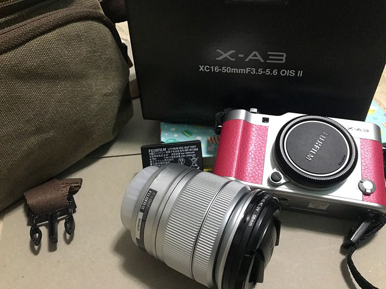 Máy ảnh Fujifilm XA3 phiên bản màu hồng (Nguồn: karousell.com)