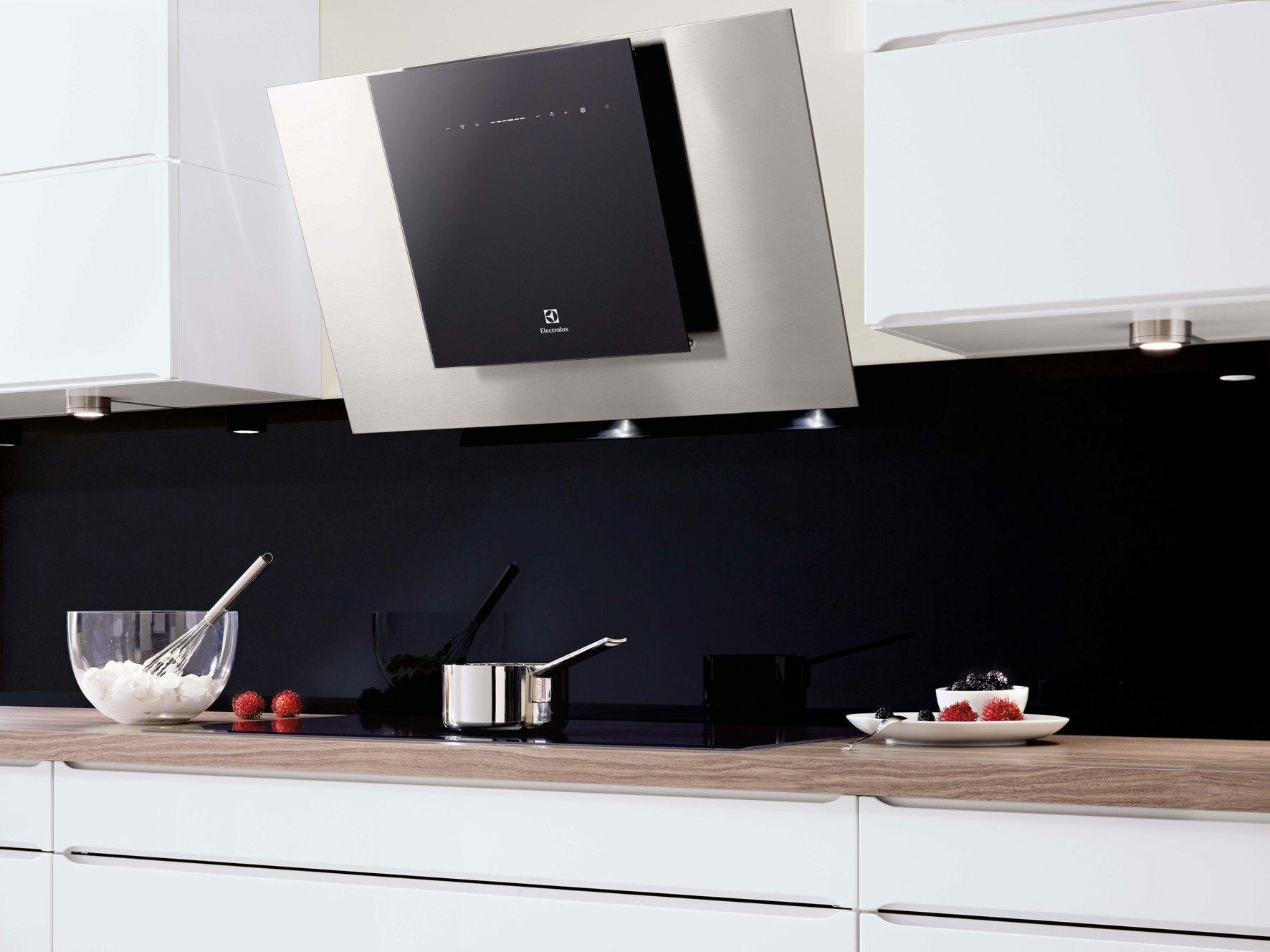 Máy hút mùi Electrolux nổi bật với thiết kế ấn tượng, chất liệu cao cấp đem lại vẻ sang trọng cho không gian bếp