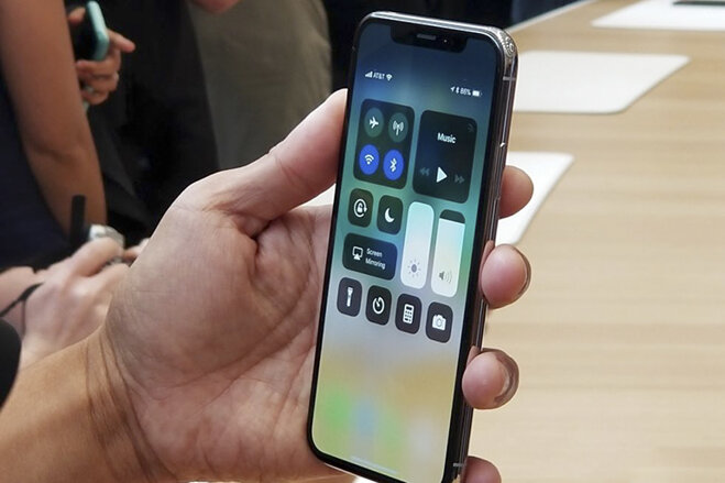 Điện thoại iPhone X trở thành mặt hàng siêu hot sau khi bị Apple khai tử