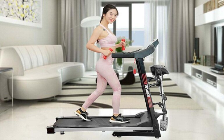 Rất nhiều người sử dụng máy tập thể dục tại nhà để nâng cao sức khỏe và có thân hình sắc chắc, cân đối như mong muốn