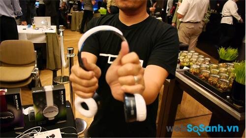 Đa số headphone hiện nay có headband dẻo rất dễ uốn