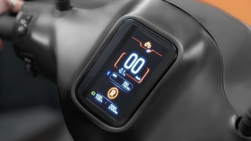 Xe máy điện mới tích hợp GPS, cốp to 50 lít, hỗ trợ sạc nhanh 15 phút