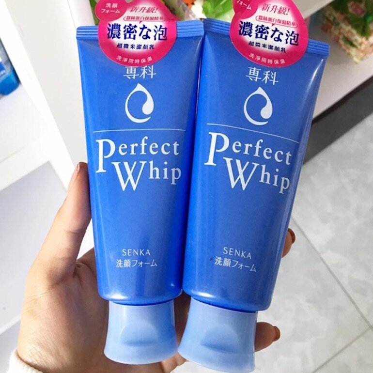 Sữa rửa mặt Perfect Whip màu xanh của Nhật