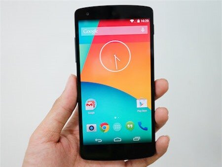 Giao diện màn hình chính của Nexus 5 chạy trên hệ điều hành Android 4.4.
