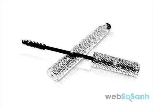 Bạn cũng cần phải chú ý kết cấu của mascara là ướt hay khô thì phù hợp với minh